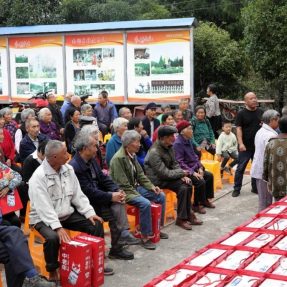 正覺(jué)寺村“慶祖國70華誕 迎99重陽(yáng)佳節”